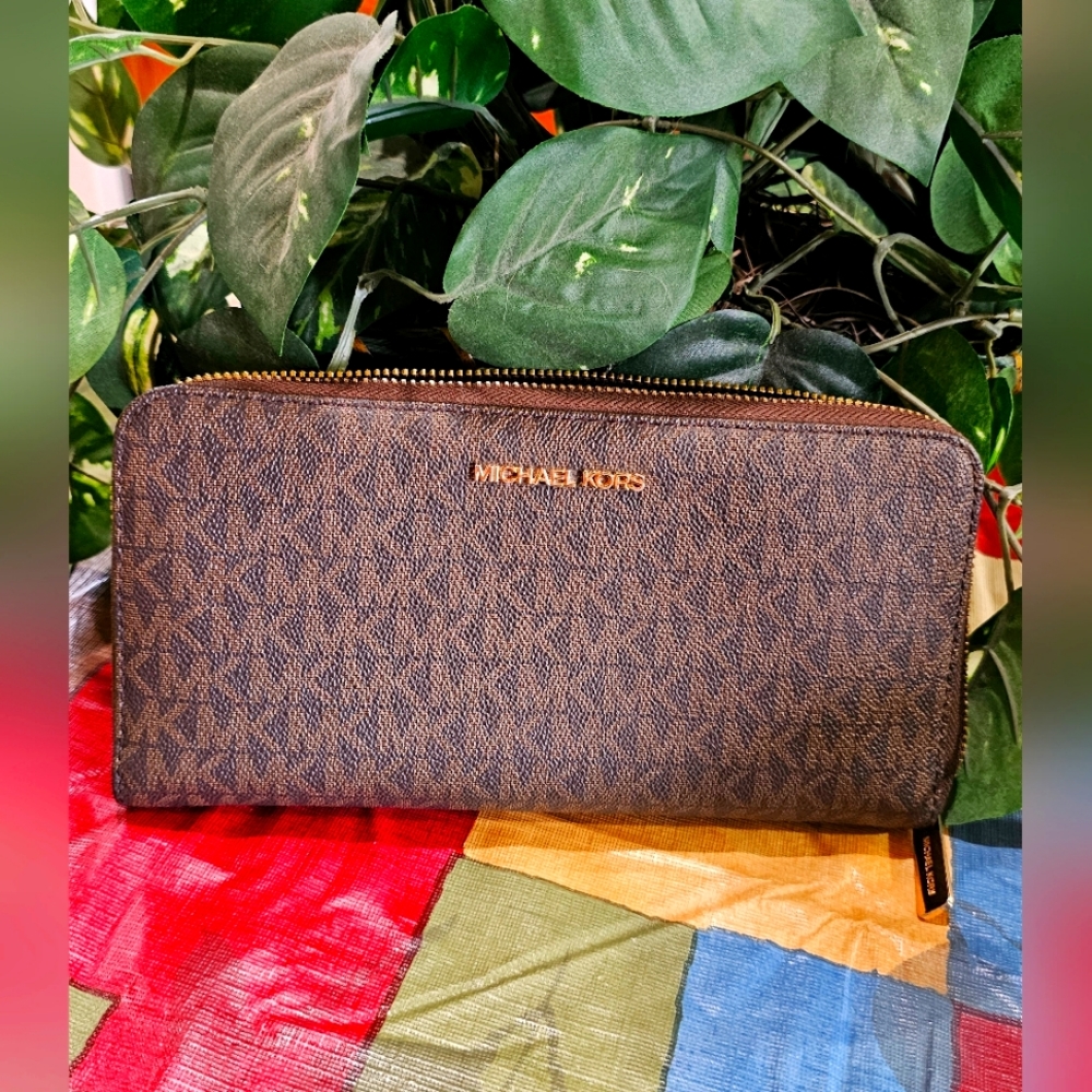 Michael Kors Signature Large Wallet